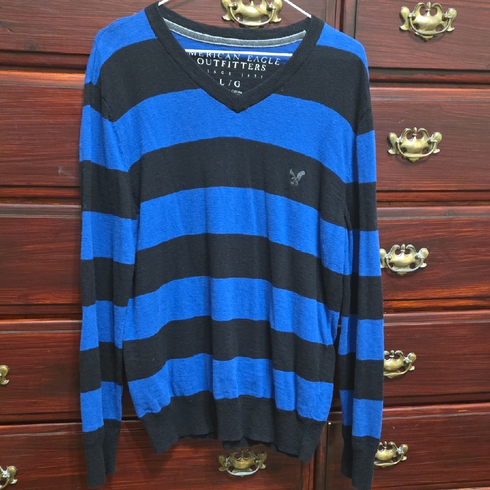 American Eagle Outfitters Men's V-Neck Sweater in Blue and Black Size L